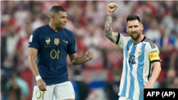 Kylian Mbappe e Leonel Messi