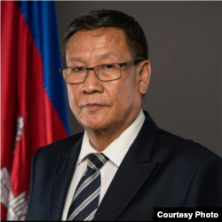 លោក កែវ ឈា ឯកអគ្គរាជទូត​កម្ពុជា​ថ្មី​ប្រចាំ​នៅ​សហរដ្ឋ​អាមេរិក (រូប​ផ្តល់​ឱ្យ​ដោយ​ស្ថានទូត​កម្ពុជា​ប្រចាំ​នៅ​សហរដ្ឋ​អាមេរិក)