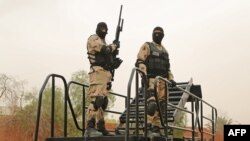 Les cinq hommes ont été appréhendés au cours d'opérations distinctes mais simultanées dans plusieurs villes et villages dans l'ouest et le sud du Maroc.