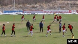 Traktor komandası məşq edir