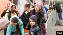 Refugees make safety from Kharkiv and are offer freshly cooked food, steaming cups of tea and coffee, blankets and clothing as well as toys and candy for the kids. (Jamie Dettmer/VOA)