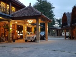 Hotel Khanaya yang baru dibangun tahun 2019 sebelum terjadi pandemi. (foto courtesy)