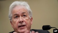 Директор Центрального розвідувального управління Вільям Бернс під час щорічних свідчень у спеціальному комітеті Палати представників з питань розвідки доповідає про глобальні загрози. Капітолій, Вашингтон. 9-го березня 2023 року. (AP Photo/Carolyn Kaster)