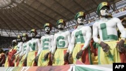 L'impressionnant public sénégalais n'a pas manqué d'utiliser des lasers pour perturber les Pharaons durant les tirs au but.