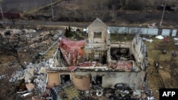 Una casa destruida en la aldea ucraniana de Lukianivka, en las afueras de Kiev, el 30 de marzo de 2022.
