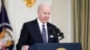 Presiden Joe Biden berbicara soal Presiden Rusia Vladimir Putin dan invasi Rusia atas Ukraina di Gedung Putih, Washington, 28 Maret 2022. (AP Photo/Patrick Semansky)

