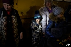 Internally displaced people from Mariupol and nearby towns arrive in Zaporizhzhia, Ukraine, April 1, 2022.