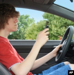 Millennials can balance a lot of information. But, according to a new study, they give it superficial attention and are easily distracted.