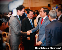 Presiden Jokowi menerima ucapan Selamat dari berbagai pemimpin negara lain atas Keketuan ASEAN tahun 2023. (Foto: Courtesy/Biro Setpres)