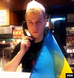 Vitalii Desiatmychenko, who just returned from a visit to his native Kyiv, works at Veselka, an East Village diner popular with both Ukrainian expatriates and hipsters, New York, March 3, 2014. (Adam Phillips/VOA)