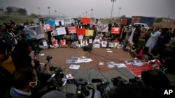 يورپین یونین پاکستان سره د تجارت په اړه د نهې، سه شنبې، په ورځ جاري شوي یو رپورټ کې د خلقو په زوره بې درکه کولو کې ککړو خلکو ته  سزا د نه ورکېدو مسله هم راپورته کړه