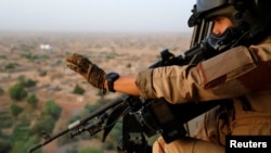 A French soldier surveys the surroundings from an helicopter in Gao, Mali, April 14, 2022. 