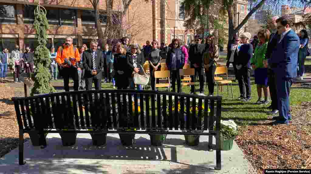 یادبود جان&zwnj;باختگان پرواز پی&zwnj;اس ۷۵۲ در دانشگاه آلبرتا