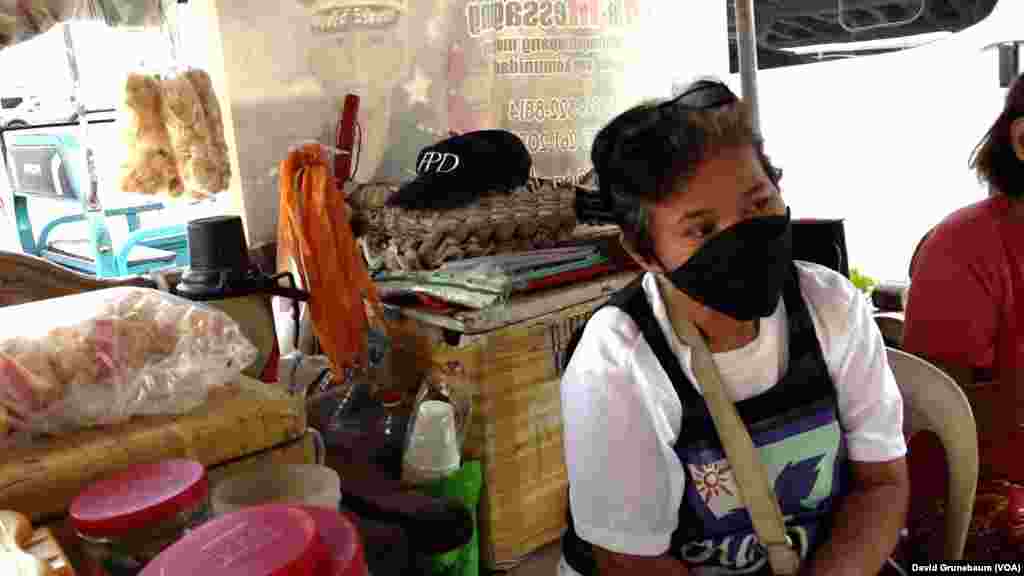 Nerissa Roa Azana, 54, dismissed dela Fuente’s talk about torture saying she didn’t see any violence when Marcos Sr. was in power. (David Grunebaum/VOA)