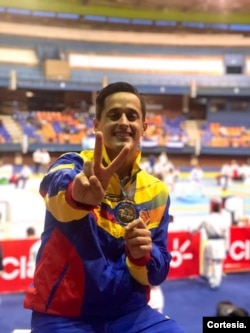 Miguel Galindo, karateca venezolano, conversó con la VOA sobre su preparación y desafíos para asistir a competiciones fuera del país. [Foto: Cortesía]