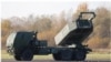 Sistem peluncur roket artileri mobilitas tinggi (HIMARS), salah satu senjata baru yang dikirim AS ke Ukraina (foto: ilustrasi). 