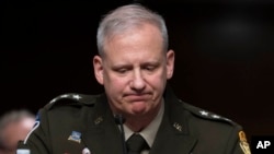 اسکات بریر، رییس استخبارات نظامی ایالات متحده در جریان جلسهٔ استماعیهٔ کمیته خدمات دفاعی سنای امریکا 