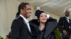 A$AP Rocky, à gauche, et Rihanna assistent au MET gala à New York le 13 septembre 2021.