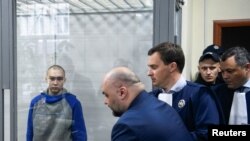 Полонений російський солдат Вадим Шишимарін на суді у Києві визнав, що 28 лютого застрелив беззбройного українського цивільного мешканця в селі Чупахівка Сумської області. Світлина 18 травня 2022 р.