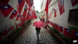 资料照：日本横浜市中国城一条挂满台湾旗帜的小巷。（2015年11月14日）