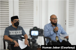 Perwakilan Keluarga Gubernur Jawa Barat - Elpi Nazmuzzaman Kepala Bagian Materi dan Komunikasi Pimpinan Provinsi Jawa Barat Akhmad Taufiqurrachman memberi keterangan pers di Gedung Pakuan, Bandung, mengenai perkembangan pencarian Emmiril Khan Mumtadz.