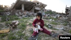 غزہ کے بے گھر ہونے والے ایک خاندان نے واپسی پر اپنے گھر کو کھنڈرات میں پایا