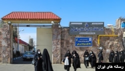 زندان قرچک در ورامین که زنان زندانی، از جمله شماری از زندانیان سیاسی در آن جا نگهداری می‌شوند.