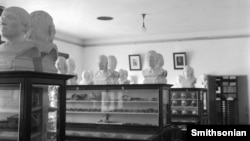 "Exhibit cases of the Department of Physical Anthropology in the National Museum of Natural History, 1911. The exhibit cases contain skulls and bones, on top of the exhibit cases sit busts of Native Americans." MNH-24061