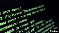 Buletin peretasan bawah tanah Rusia dalam sebuah ilustrasi yang diambil pada 19 Desember 2022. (Foto: REUTERS/Dado Ruvic)