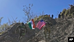 2022年11月30日，美印在印度北阿坎德邦举行军事演习。