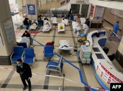 重庆第五人民医院大厅改成急诊室。（2022年12月23日）