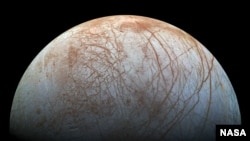 Europa, bulan planet Yupiter (foto: NASA). 