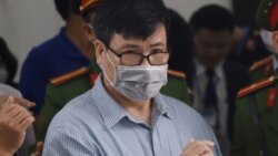 Ông Trương Duy Nhất ra tòa ngày 9/3/2020. Photo Tuổi Trẻ Online.