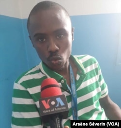 Tresor Nzila Kendet, le directeur de l'OCDH, est parmi ceux qui ont déposé la plainte, le 12 octobre à Brazzaville. (VOA/Arsène Séverin)