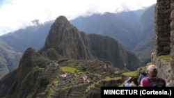 Machupicchu tiene un aforo diario permitido de casi 4.500 personas, casi el doble de lo aprobado por el Ministerio peruano de Cultura en julio del 2020, atendiendo una recomendación de la UNESCO para salvaguardar el recinto. [Foto: Cortesía MINCETUR].