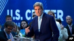Utusan Khusus Presiden AS untuk Perubahan Iklim, John Kerry berbicara selama sesi tentang percepatan energi bersih di KTT Iklim PBB (COP27), di Sharm el-Sheikh, Mesir, Rabu 9 November 2022.