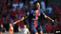 Kylian Mbappe célèbre son but lors du match entre le PSG et Nîmes, France, le 1er septembre 2018.