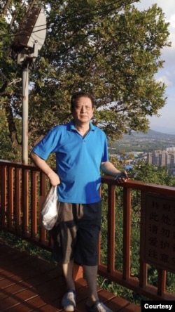 Gu Guoping, a retired university teacher in Shanghai, has been reposting pictures and videos of anti-Xi slogans on his Twitter account. (Civil Rights & Livelihood Watch)