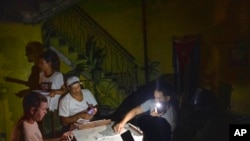 Las autoridades trabajaban durante la noche para restaurar el servicio a los 11 millones de habitantes del país, según un comunicado de la Unión Eléctrica de Cuba. 