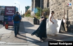 No faltan quienes llegan hasta el lugar para celebrar bodas y retratarse en días especiales. [Foto: Ismael Rodríguez]