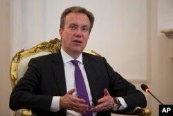 Norwegian Minister of Foreign Affairs Borge Brende speaks to media during a meeting with Kosovo's president Hashim Thaci in Kosovo capital Pristina, Feb 14, 2017.