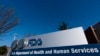 Logo dari Badan Pengawas Obat dan Makanan (FDA) AS terlihat di depan lokasi kantor dinas tersebut di Silver Spring, Maryland, pada 10 Desember 2020. (Foto: AP/Manuel Balce Ceneta)