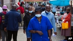 Les habitants de Soweto en Afrique du Sud le 5 avril 2022.