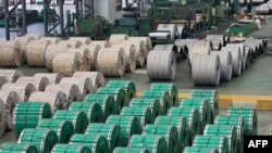 চীনের জিয়াংসু প্রদেশে একটি কারখানায় স্টিল রোল দেখা যাচ্ছে। ১ মার্চ, ২০২২। ফাইল ছবি।