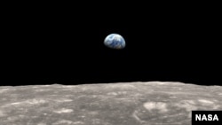 Illustration of Earth as seen from the moon. The gravitational tug-of-war between Earth and the moon raises a small bulge on the moon. The position of this bulge shifts slightly over time.