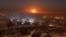 空袭之后，烟雾和火焰从反政府力量控制地区升起(2016年12月11日)