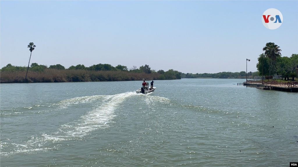 El equipo de Protección Civil y Bomberos, en Reynosa, México, arriesga su vida para rescatar a otros, en la ciudad fronteriza mexicana de Reynosa. 