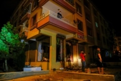 Toko yang rusak akibat kerusuhan di Ankara, Turki, 11 Agustus 2021. Foto diambil 11 Agustus 2021. (REUTERS/Cagla Gurdogan)