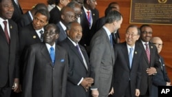 At the African Union summit, leaders include, front row from left, Zimbabwe's Robert Mugabe, Somalia's Hassan Sheikh Mohamud, the United Nations' Ban ki-Moon and Ethiopia's Hailemariam Desalegn, in Addis Ababa, Ethiopia, Jan. 30, 2015.
