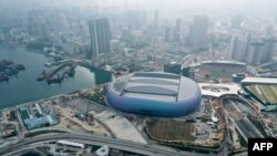 ༢༠༢༥ ལོའི་ཟླ་བ༢ པའི་ཚེས་༢༡ ཉིན། ཧོང་ཀོང་གི་ཀའེ་ཏག་རྫོང་ཁོངས་ཀྱི་ལུས་རྩལ་རྩེད་ར་ཞིག་ལ་མཁའ་ཐོག་ནས་བླངས་པའི་པར་རིས་ཤིག།